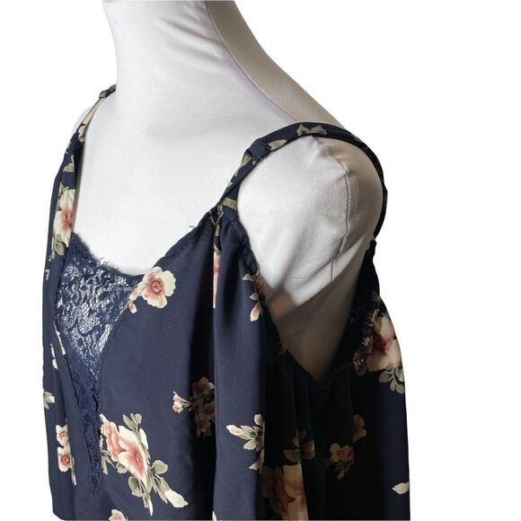 Torrid Floral print lace inset cold shoulder top 1 1x - Picture 7 of 12